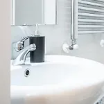 Guest house Waves - 2 Min Metro Marconi - 15 Min Colosseo - A-c & Wifi Rome
