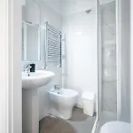 Waves - 2 Min Metro Marconi - 15 Min Colosseo - A-c & Wifi Guest house Rome