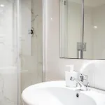 Guest house Waves - 2 Min Metro Marconi - 15 Min Colosseo - A-c & Wifi Rome