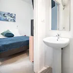 Guest house Waves - 2 Min Metro Marconi - 15 Min Colosseo - A-c & Wifi Rome