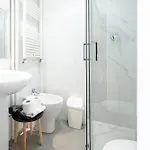 Waves - 2 Min Metro Marconi - 15 Min Colosseo - A-c & Wifi Guest house Rome