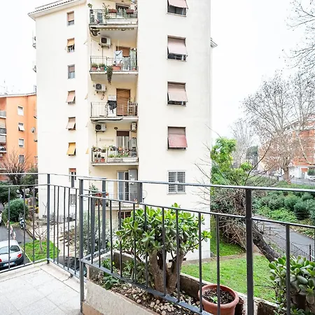 Marconi Charme & - 2 Min Metro Marconi - 15 Min Colosseo - A-c & Wifi Gasthof *